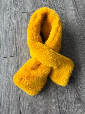 FAUX FUR SCARF